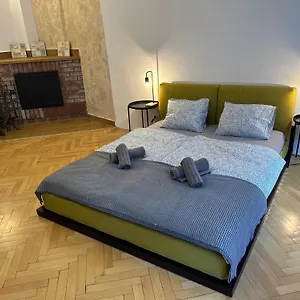 nerudova-apartments.praguehotelsweb.com/